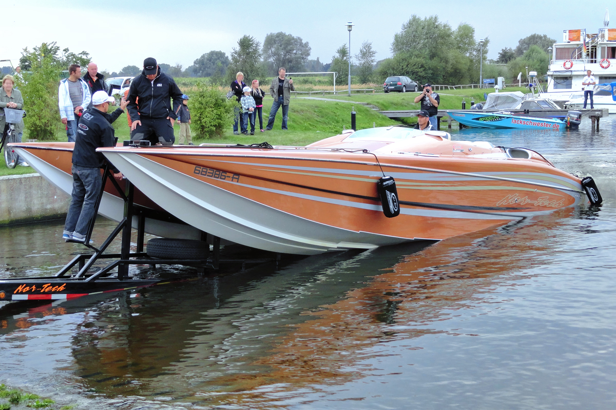Slippen von Speedbooten in der Lagunenstadt Ueckermnde. - 11.09.2011