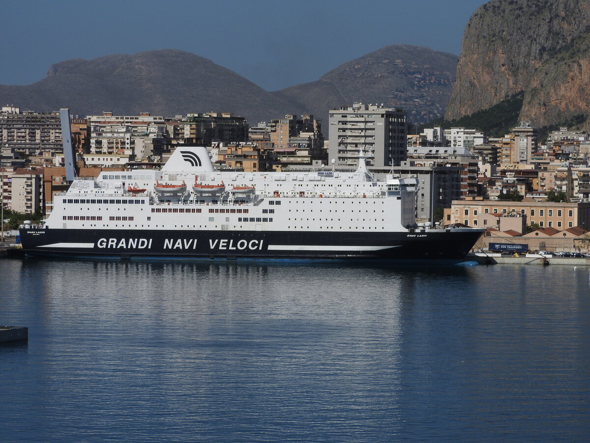 SNAV LAZIO - IMO 8712520
aufgenommen am 13.10.2015 irgendwo im Mittelmeer,sorry