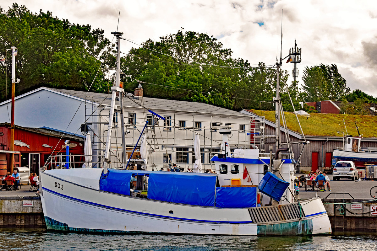 SO 3 im Hafen von Niendorf / Ostsee.  Juli 2020