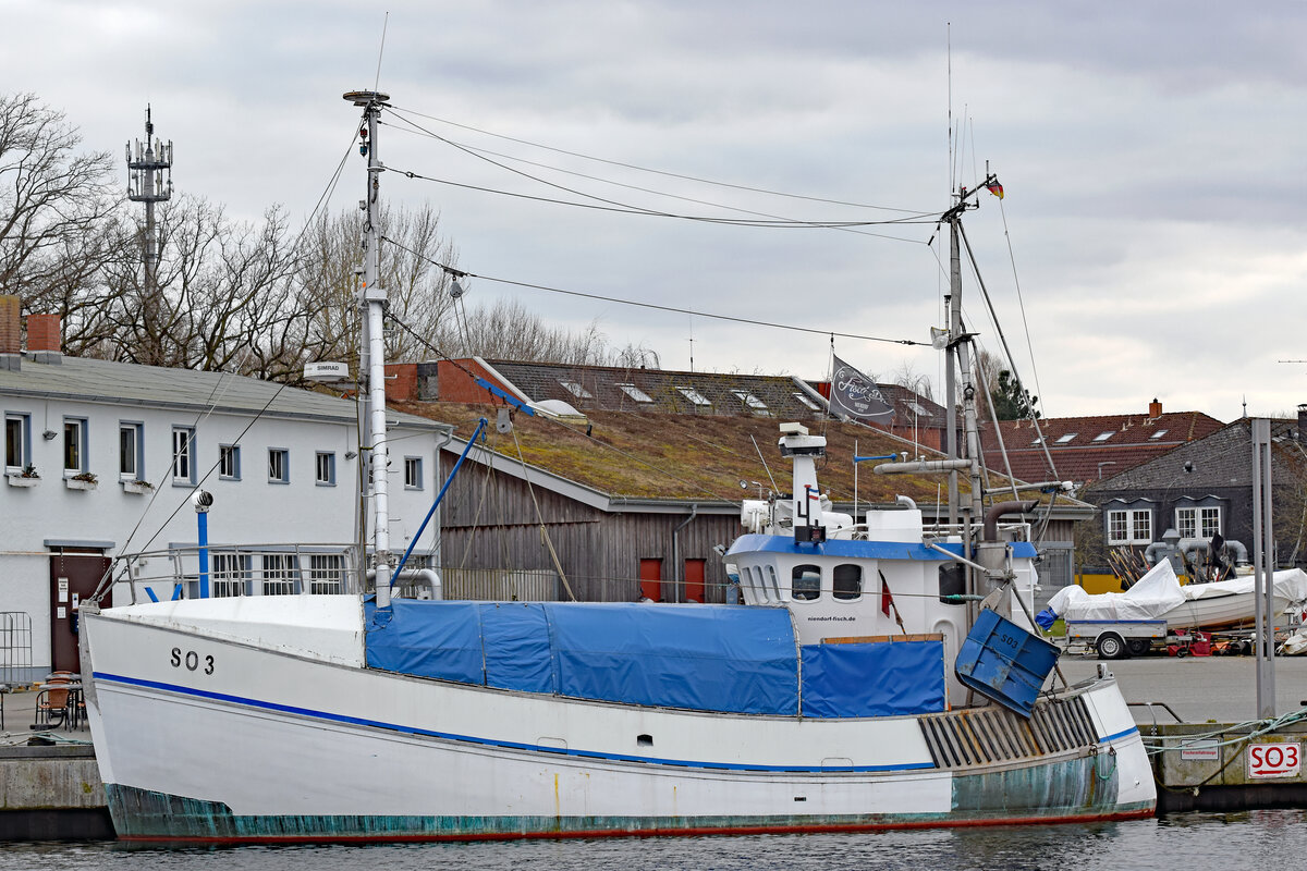 SO 3 MANUELA HAUSWALD am 05.03.2022 im Hafen von Niendorf / Ostsee