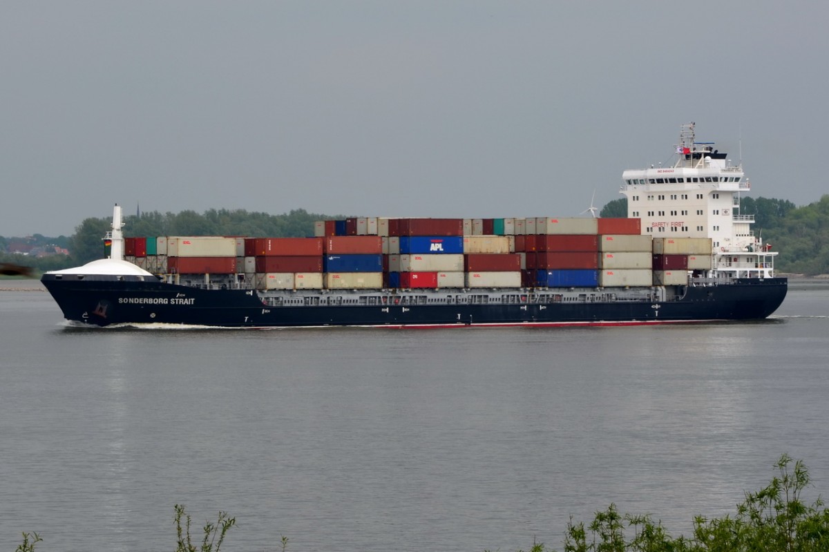 SONDERBORG STRAIT   Feederschiff  Lühe  05.05.2014