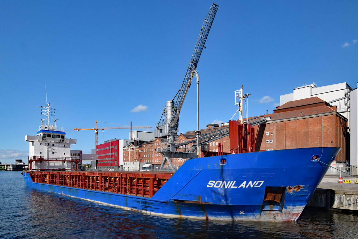 SONILAND (IMO: 9155949) am 21.06.2020 in Lübeck. Das rund 90 Meter lange Schiff hat Hafer aus dem finnischen Naantali für die Firma BRÜGEN gebracht.