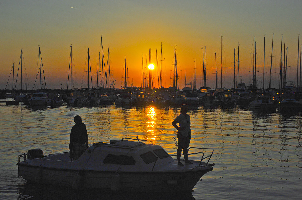 Sonnenuntergang am Freizeithafen von Izola in Slowenien. Aufnahme: 28. Juli 2016.