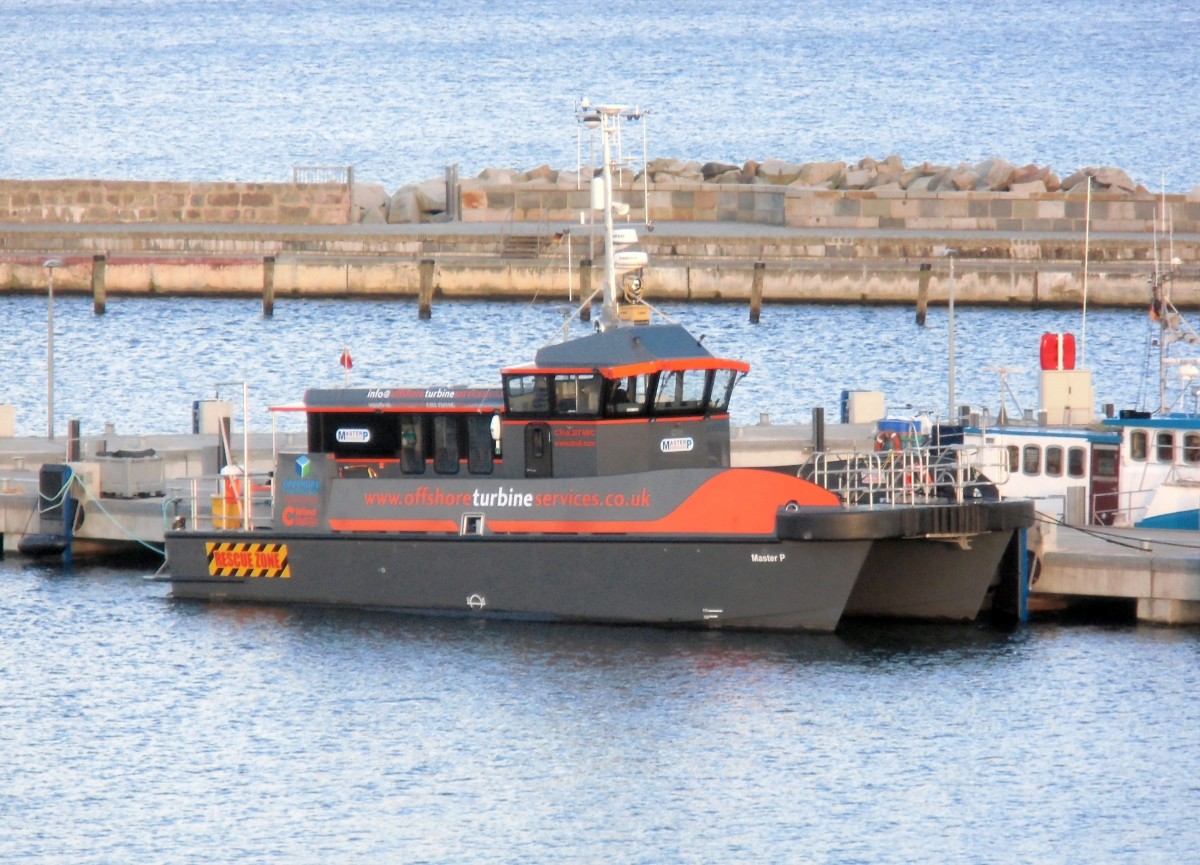 Speedfähre  Master P  am 02.04.15 im Stadthafen Sassnitz. Sie ist im Offshoregeschäft vor Rügen eingesetzt.