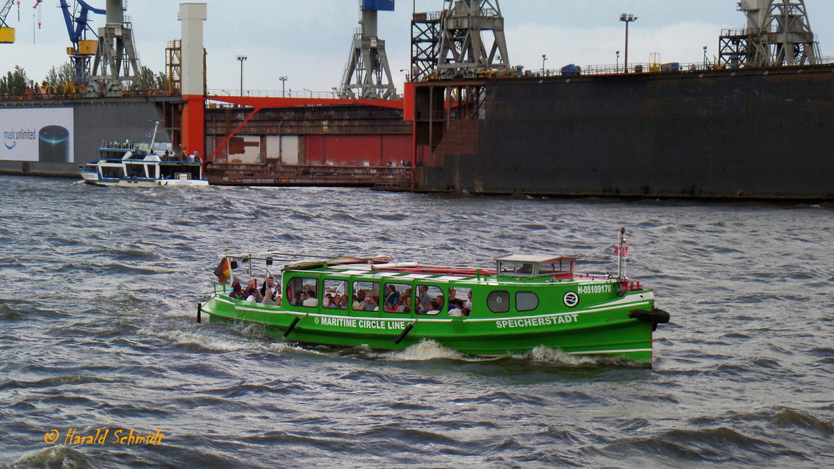 SPEICHERSTADT (ENI 05109170) am 4.8.2017 Hamburg, Elbe Höhe Blohm+Voss / Barkasse für Hafenrundfahrten / nach dem Umbau zum „sinksicheren“ Fahrzeug / Gregors Maritime-Circle-Line /