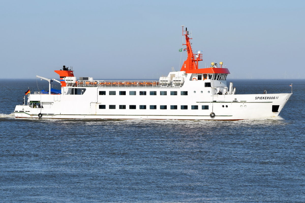 SPIEKEROOG  II , Fahrgastschiff , IMO  8024143 , Baujahr 1981 , 48 x 9m , 16.03.2017 Cuxhaven