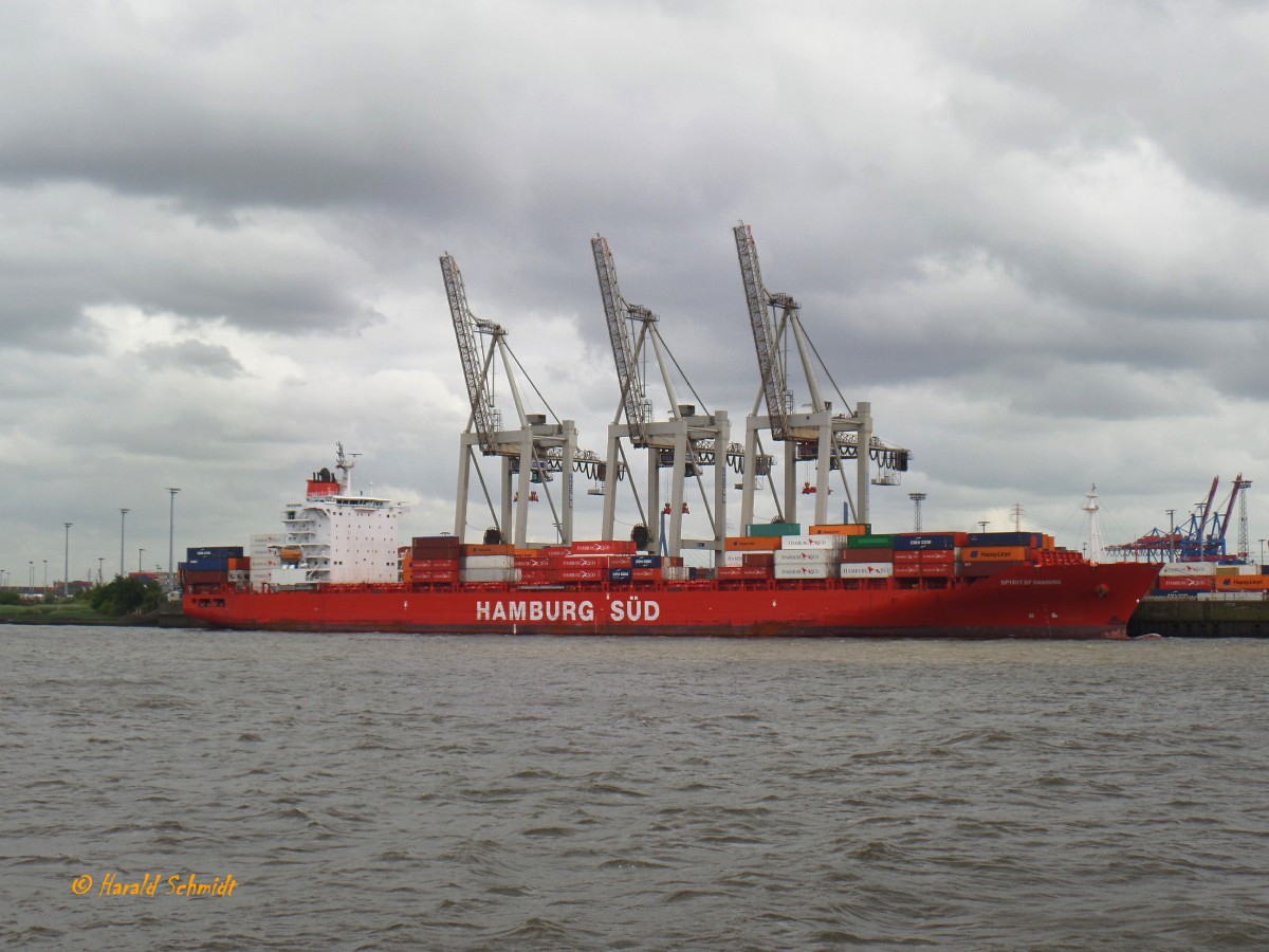 SPIRIT OF HAMBURG (IMO 9391660) am 20.6.2014, Hamburg, Elbe, Liegeplatz Athabaskakai /
ex: BAHIA LAURA (2007 - Dez 2013)
Containerschiff / BRZ 41.483 / Lüa 254 m, B 32,2 m, Tg 12,4 m / 1 Diesel, 24.880 kW, 33.837 PS, 22 kn / 3630 TEU / 2007 bei Daewoo Shipbuilding, Geoje, Süd Korea / Flagge: Singapur /
