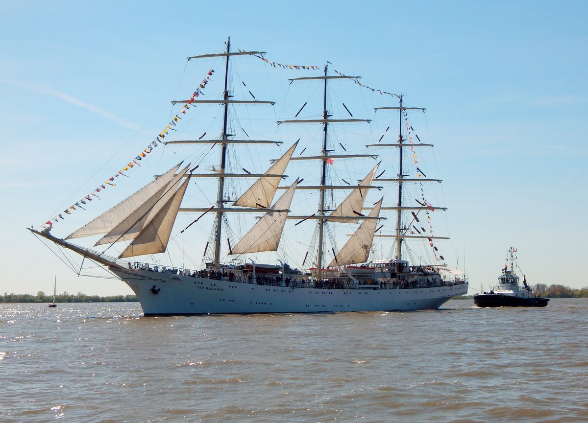 SS DAR MLODZIEZY auf der Elbe am 06.05.16 