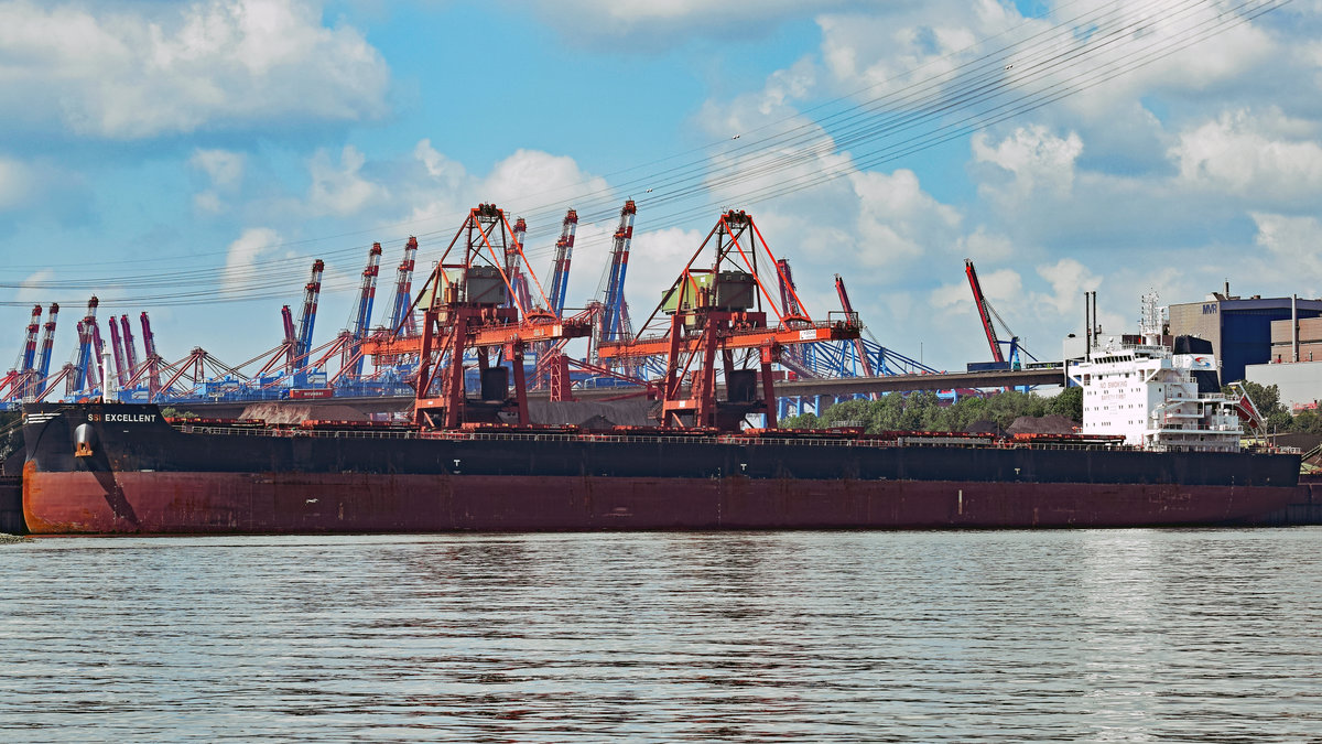 SSI EXCELLENT (IMO 9693757) am 26.05.2020 im Hafen von Hamburg.Baujahr 2016, 229 Meter Länge, 32 Meter Breite