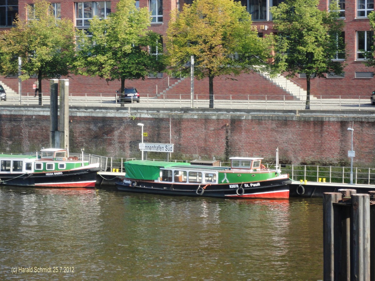 ST. PAULI am 25.7.2012, Hamburg, Elbe, Binnenhafen, nach dem Umbau zur sinksicheren Barkasse /
ex ALBERT (1924), ST. PAULI (1951)
Barkasse / Lüa 14,6 m, B 3,6 m / zul. Fahrgäste 45 / 1 Iveco-Diesel 92 kW / 1924 bei Jastram, HH-Bergedorf gebaut / Umbau 2011 bei Feltz, HH-Finkenwerder zur sinksicheren Barkasse / Eigner: Barkassen Centrale Ehlers /
