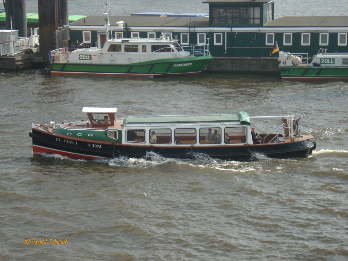 ST. PAULI  H3078 (ENI 05612600) am 20.4.2010 (vor dem Umbau zur sinksicheren Barkasse), Hamburg, Elbe, Binnenhafen, /
ex ALBERT (1924), ST. PAULI (1951)
Barkasse / Lüa 14,6 m, B 3,6 m / zul. Fahrgäste 45 / 1 Iveco-Diesel 92 kW / 1924 bei Jastram, HH-Bergedorf gebaut / Umbau 2011 bei Feltz, HH-Finkenwerder, zur sinksicheren Barkasse / Eigner: Barkassen Centrale Ehlers /
