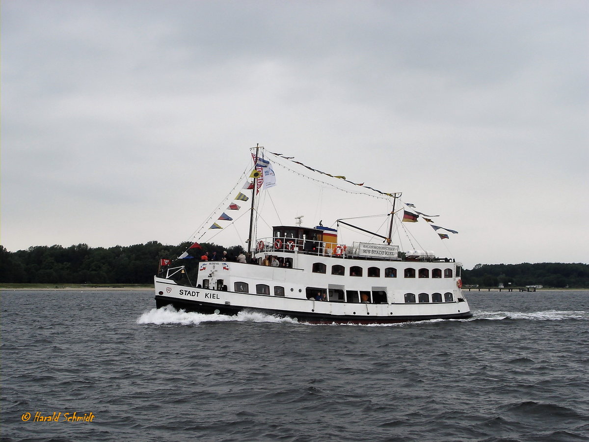 STADT KIEL (IMO 5337771) am 21.6.2006, Kieler Förde / 
Fahrgastschiff / BRZ 253 / Lüa 28,13 m, B 7,36 m, Tg 2,6 m / 1 Diesel, MaK, 382 kW (520 PS), 11 kn  / gebaut 1934 bei Krupp-Germania, Kiel / Eigner: Förderverein MS 'STADT KIEL' e.V., Molfsee, Flagge: Deutschland, Heimathafen: Kiel / zugel. Pass.  / 
