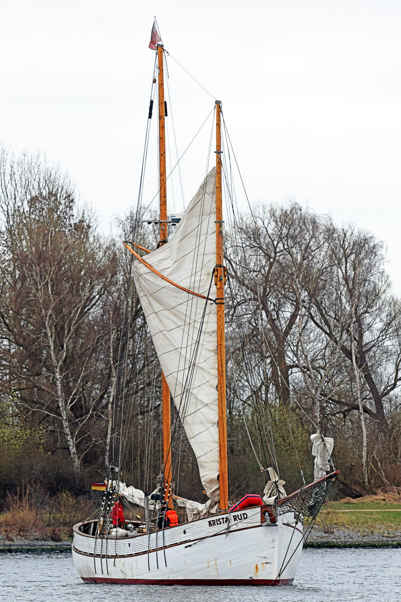 Stagsegelschoner KRISTA RUD im Hafen von Lübeck-Travemünde. Aufnahme vom 02.04.2021. Zur Geschichte der KRISTA RUD: 1958-1971 Reedereiv/N.D.L.Sörensen,Esbjerg Fischereizeichen E573, 1971-1979 Reederei v/Victor Rud, Esbjerg, 1979 Außerdienststellung als Fischereifahrzeug, 1979-1981 betreut durch Henning K.Smedegaar, Guldager (Segelschiff mit Hilfsmotor/Frachtschiff), betreut durch A.Lauridsen,Gudme, Nyborg Lystfiskersrvice(Sportfischerei) I/S Gudme Jörgen Rasmussen,Rudköbing, ausgemustert und am 6.Juni nach Deutschland verkauft, betreut durch Bernd Ahlers, Umbau zum Stagsegelschoner, Fahrgebiet Norwegen,Dänemark,Azoren und Kanaren. Seit 2014 betreut durch D.Strübig und R.Gies. Liegeplatz Museumshafen zu Lübeck Baujahr: 1958, Werft: Raun Byberg, Esbjerg, Länge über Alles: 23,75 m, Länge über Deck: 18,90 m, Breite: 5,33 m, Tiefgang: 2,30 m, Segelfläche: 207 m², Masthöhe: 21,80 m