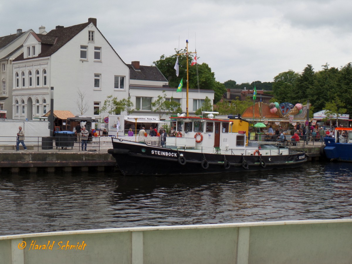 STEINBOCK am 1.6.2014, Hamburg, Harburger Binnenhafenfest 
Eisbrecher des WSA Lauenburg / Lüa 21,33 m / 1 Diesel 235 kW, 320 PS / 1954 gebaut /  Heimathafen Geesthacht /
