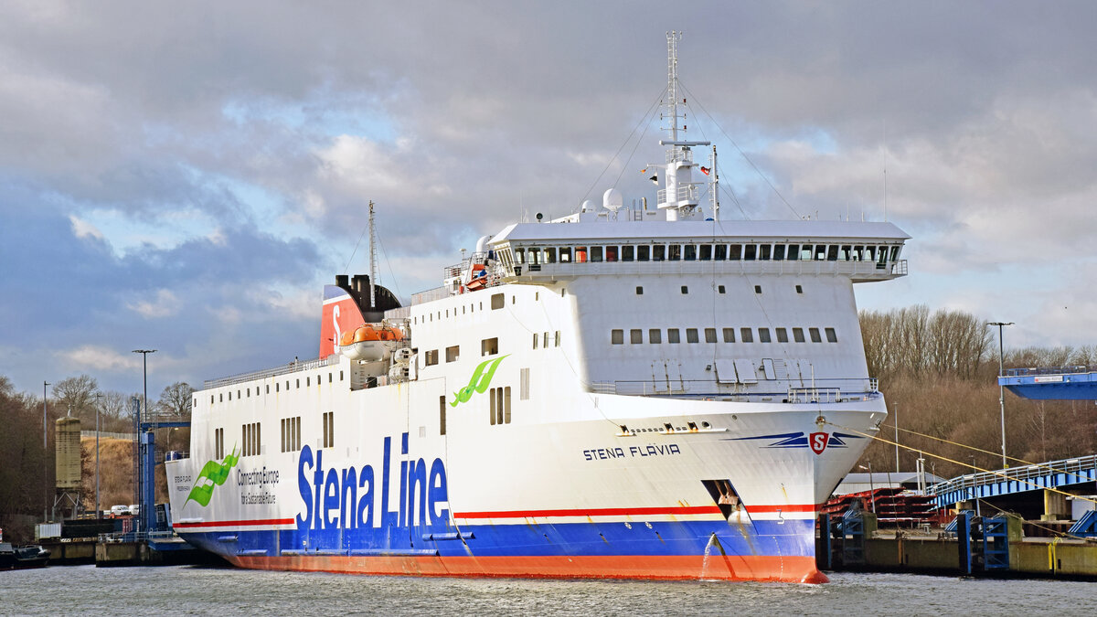 STENA FLAVIA (IMO 9417919) am 29.12.2022 beim Skandinavienkai in Lübeck-Travemünde