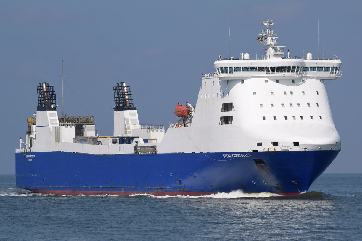 STENA FORETELLER ,Ro-Ro Cargo , IMO 9214666 , Baujahr 2002 , 195.3m × 26.8m , am 04.09.2018 bei der Alten Liebe Cuxhaven 