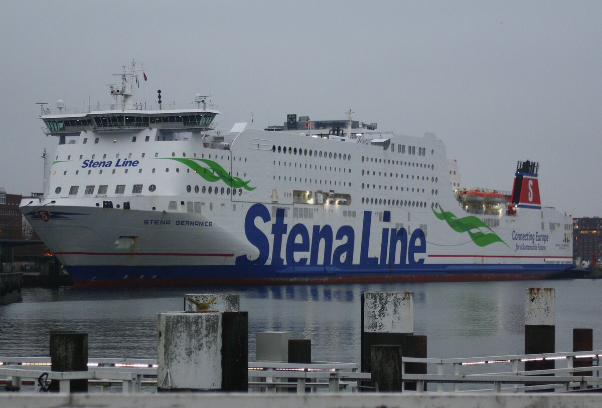 STENA GERMANICA IMO: 9145176 ist Passenger/Ro-Ro Cargo Ship. Hier in Kiel am 16.11.2021
