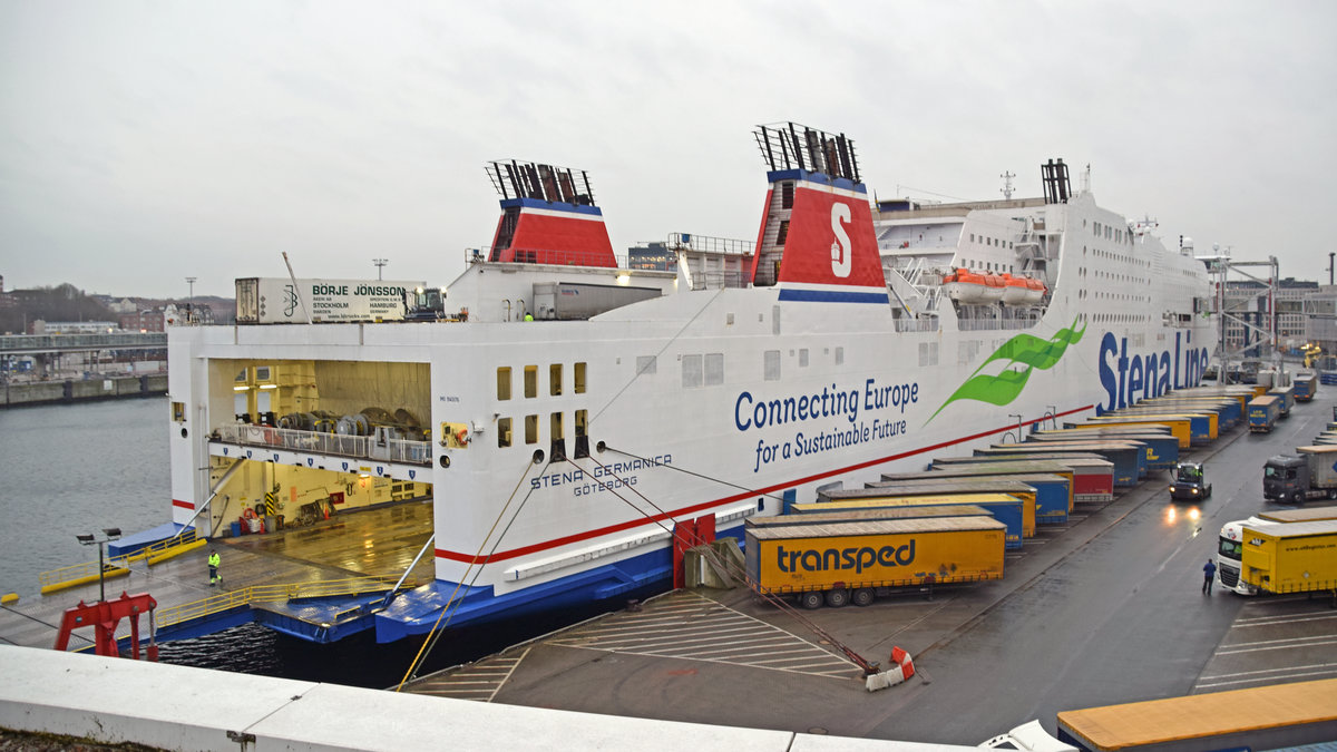 STENA GERMANICA (IMO 9145476)am späten Nachmittag des 8.2.2019 im Hafen von Kiel. Das am Schwedenkai liegende Fährschiff der Stena Line wird gegen 18.45 Uhr ablegen und Göteborg ansteuern.