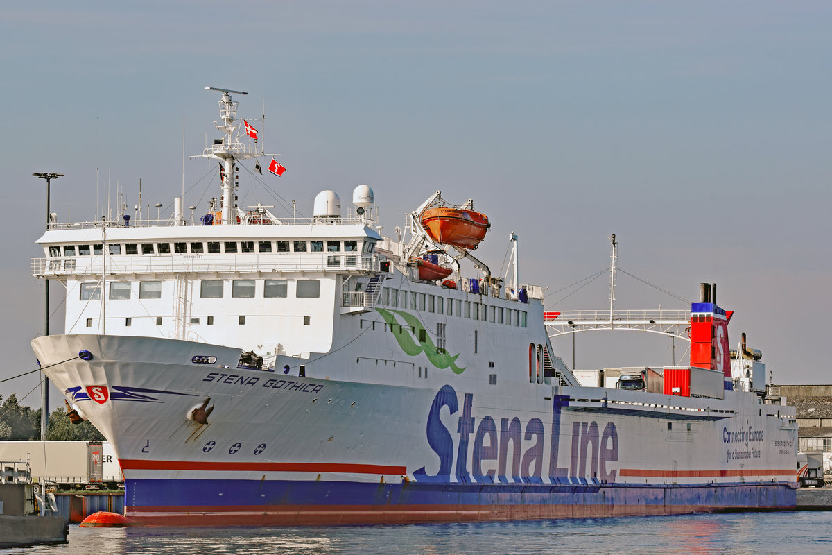 STENA GOTHICA am 6.10.2018 am Skandinavienkai Lübeck-Travemünde liegend