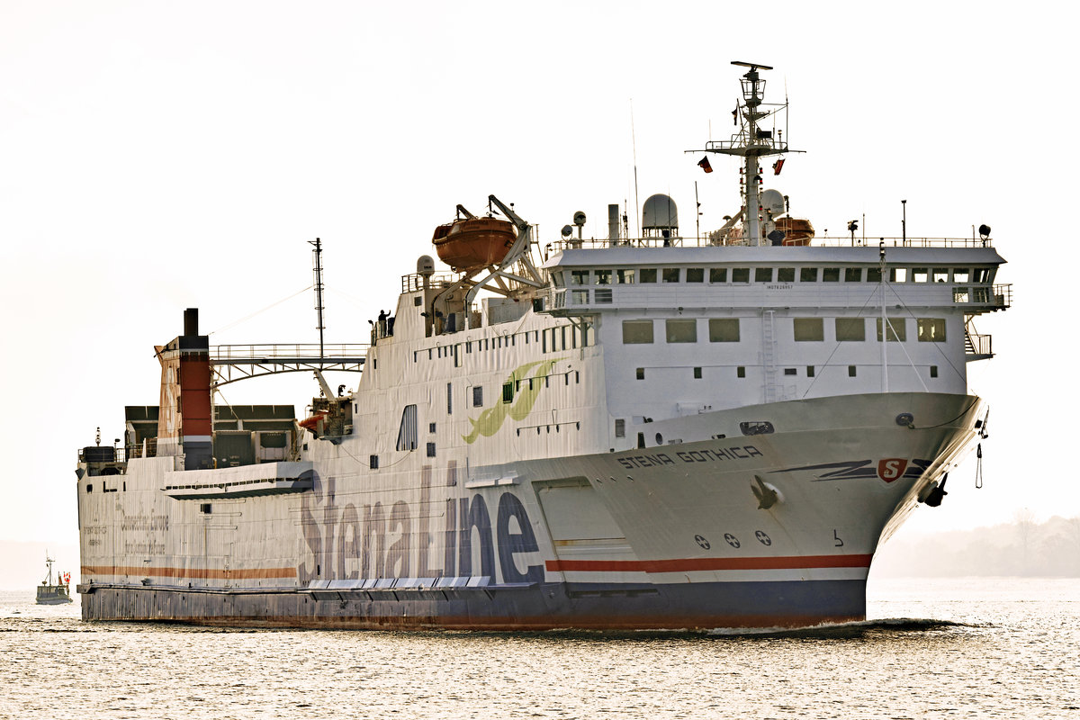 STENA GOTHICA (IMO 7826867) am 08.05.2020 in Lübeck-Travemünde einlaufend