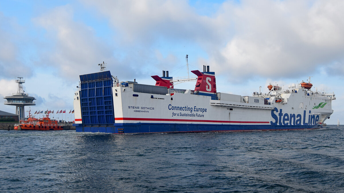 STENA GOTHICA (IMO 7826867, Stena Line) am 04.09.2021 auslaufend Lübeck-Travemünde