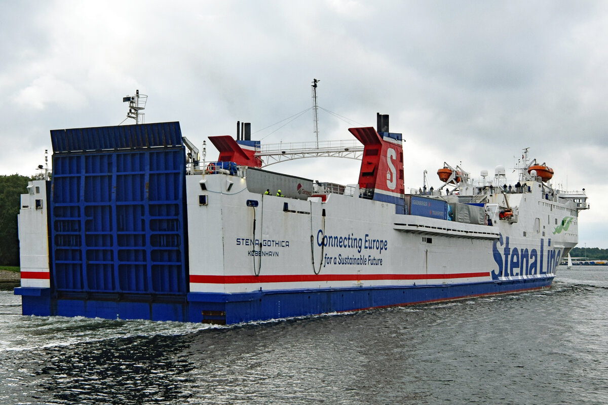 STENA GOTHICA (IMO 7826867, Stena Line) am 02.10.2021 in Lübeck-Travemünde