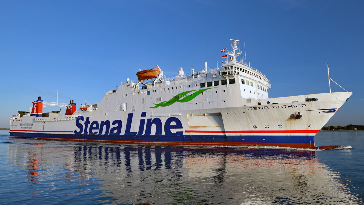 STENA GOTHICA läuft am frühen Abend des 12.10.2018 in den Hafen von Lübeck-Travemünde ein