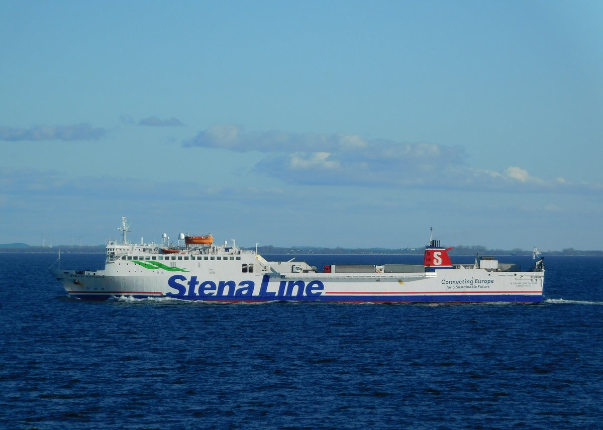 STENA GOTHICA von Stena Line in der Ostsee am 03.04.21 auf dem Weg von Travemünde nach Liepaja, gesehen von TT-Line's NILS HOLGERSSON aus