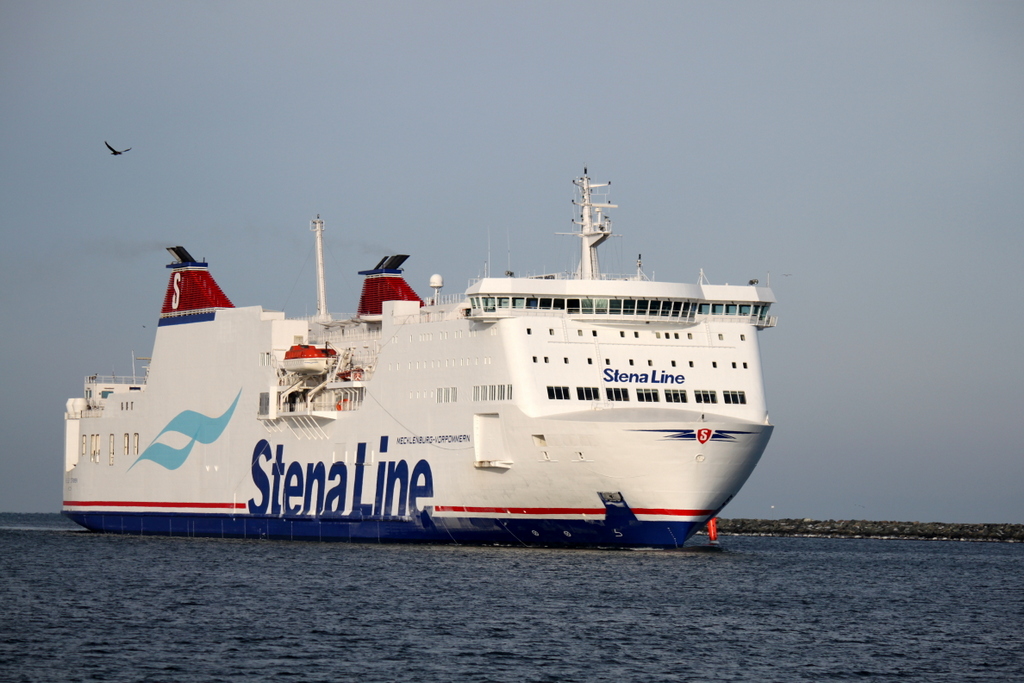 Stena Line Fhre Mecklenburg-Vorpommern auf dem Weg von Trelleborg nach Rostock berseehafen beim Einflaufen im Hafen von Warnemnde.25.01.2014