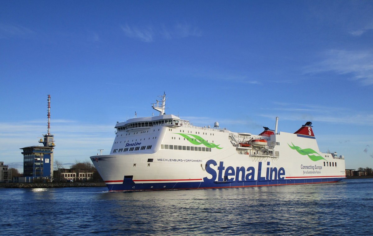 Stena Line Fähre Mecklenburg-Vorpommern (IMO 9131797 , 199,98 x 28,95m) am 05.02.2020 Auslaufend Warnemünde Höhe der Lotsenbrüderschaft. 