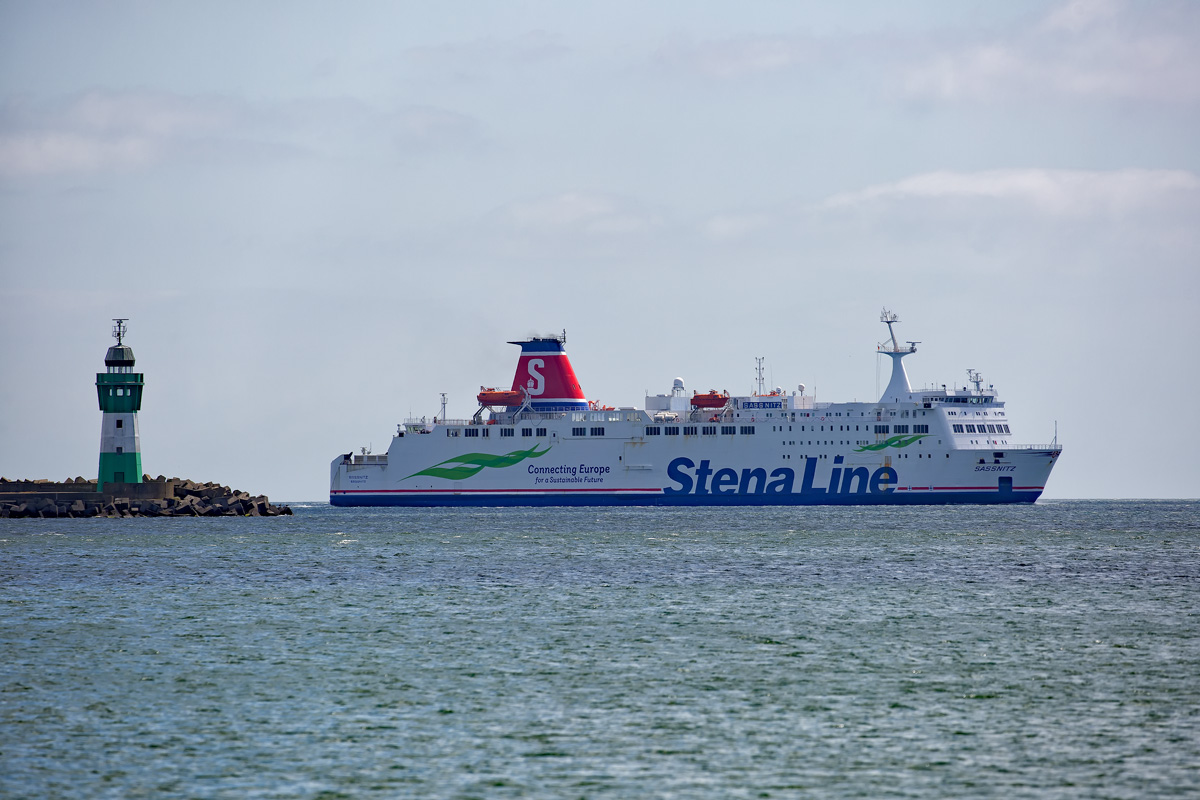 Stena Line Fähre SASSNITZ am Molenfeuer von Sassnitz Mukran. - 27.05.2017