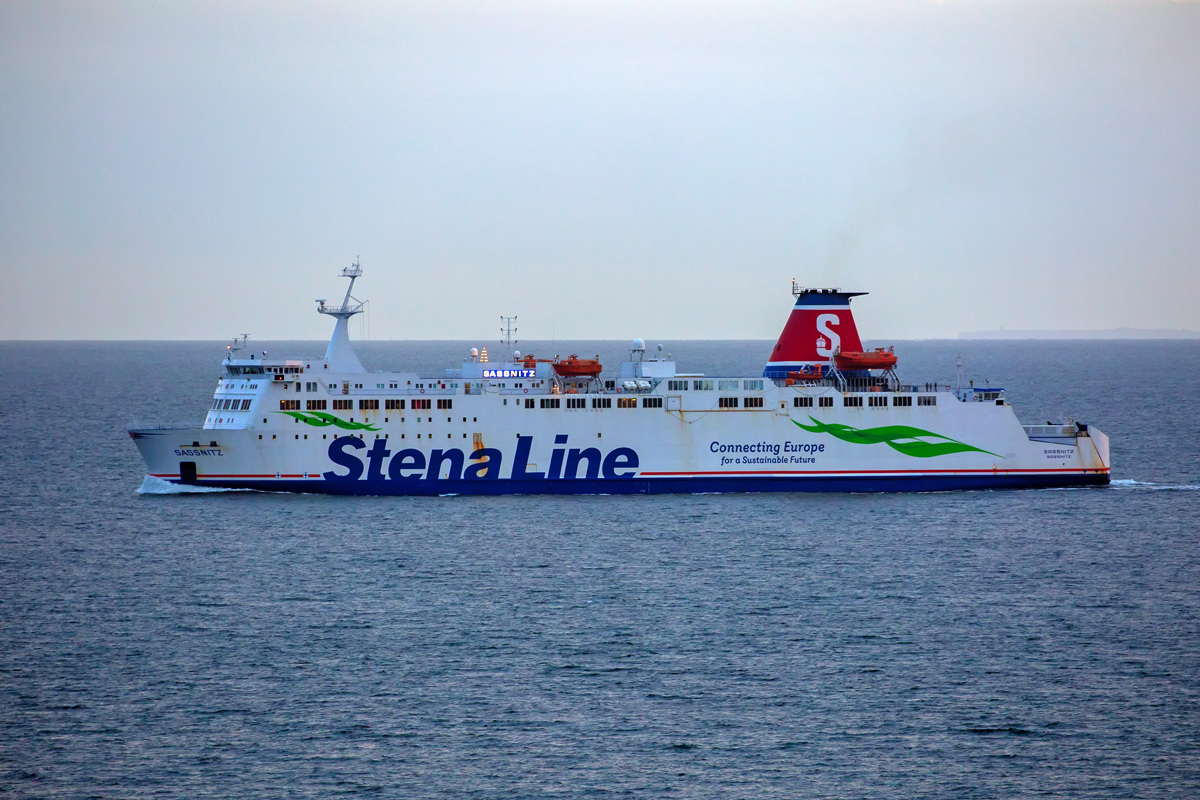 Stena Line Fähre SASSNITZ  auf Höhe der Sassnitzer Kreidefelsen. - 05.01.2020
