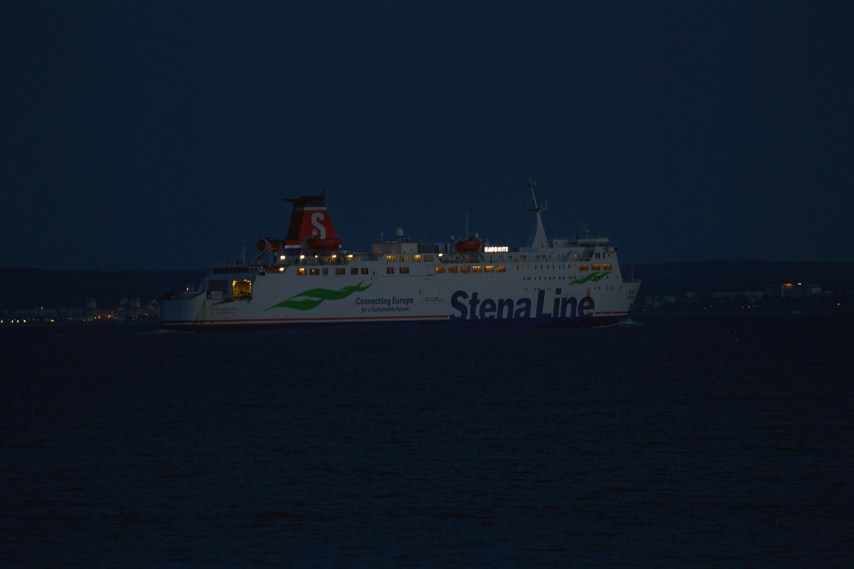 STENA LINE Fähre SASSNITZ (IMO 8705383) vor dem Ostseebad Binz auf der Fahrt zum Fährhafen Mukran. - 16.07.2019