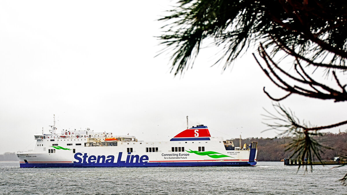 STENA LIVIA (Stena Line, IMO 9420423) am 14.03.2023 beim Skandinavienkai in Lübeck-Travemünde