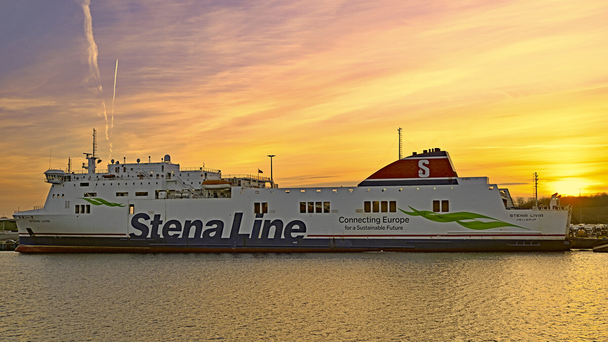 STENA LIVIA (Stena Line, IMO 9420423) am 29.02.2024 beim Skandinavienkai in Lübeck-Travemünde