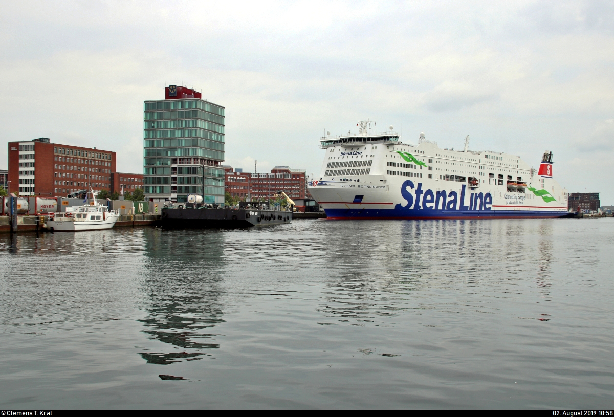 Stena Scandinavica der Stena Line AB liegt im Schwedenkai in Kiel und wird später als Fähre nach Göteborg (S) aufbrechen.
[2.8.2019 | 10:58 Uhr]