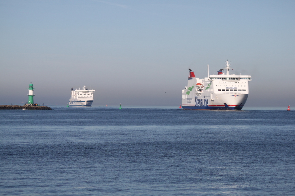 StenaLine Fähre Mecklenburg-Vorpommern und TT-Line Fähre Nils Holgersson beim Einlaufen in Warnemünde mit Ziel Rostock-Überseehafen.15.02.2019