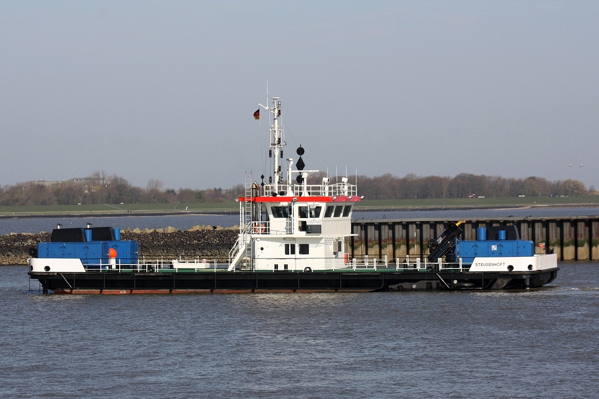 Steubenhöft Dredger (ENI:048074) Cuxhaven am 18.04.2019 am Fährhafen.