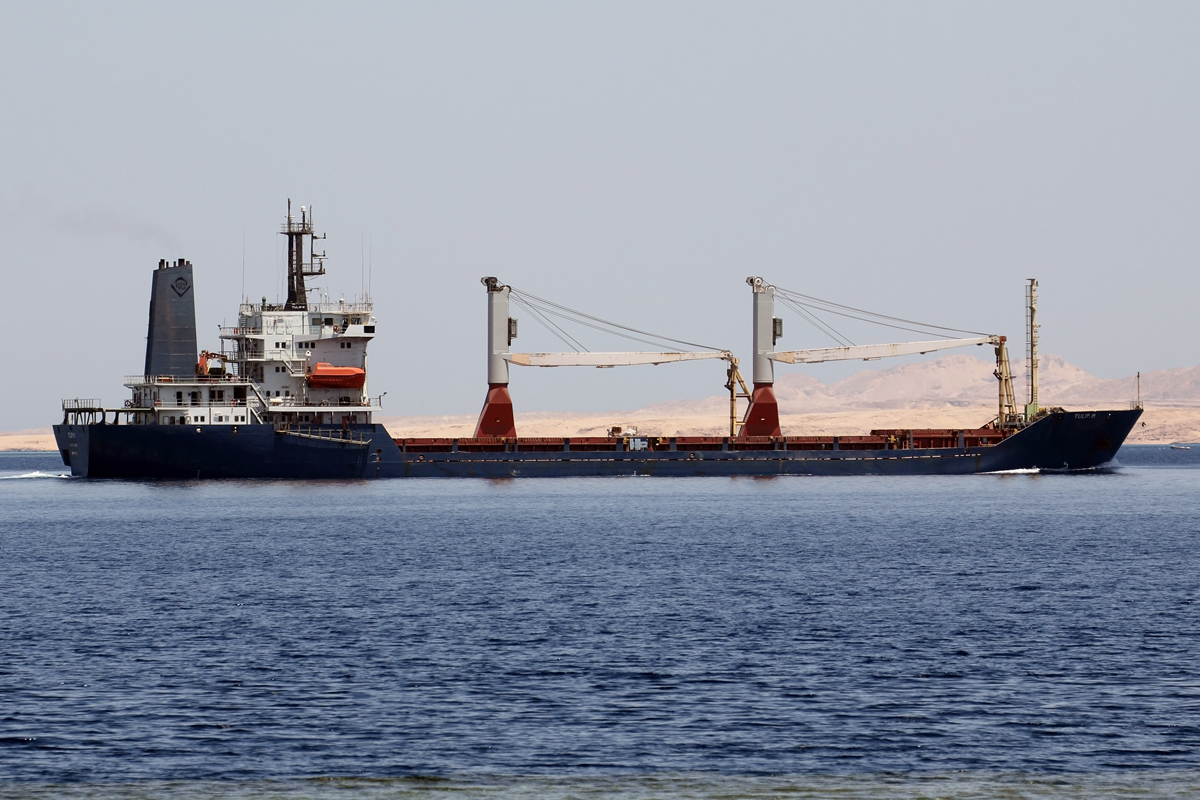 Stückgut/Mehrzweckfrachter  TULIP M  verlässt den Golf von Akaba gesehen vor Sharm El Sheik 10.6.2019