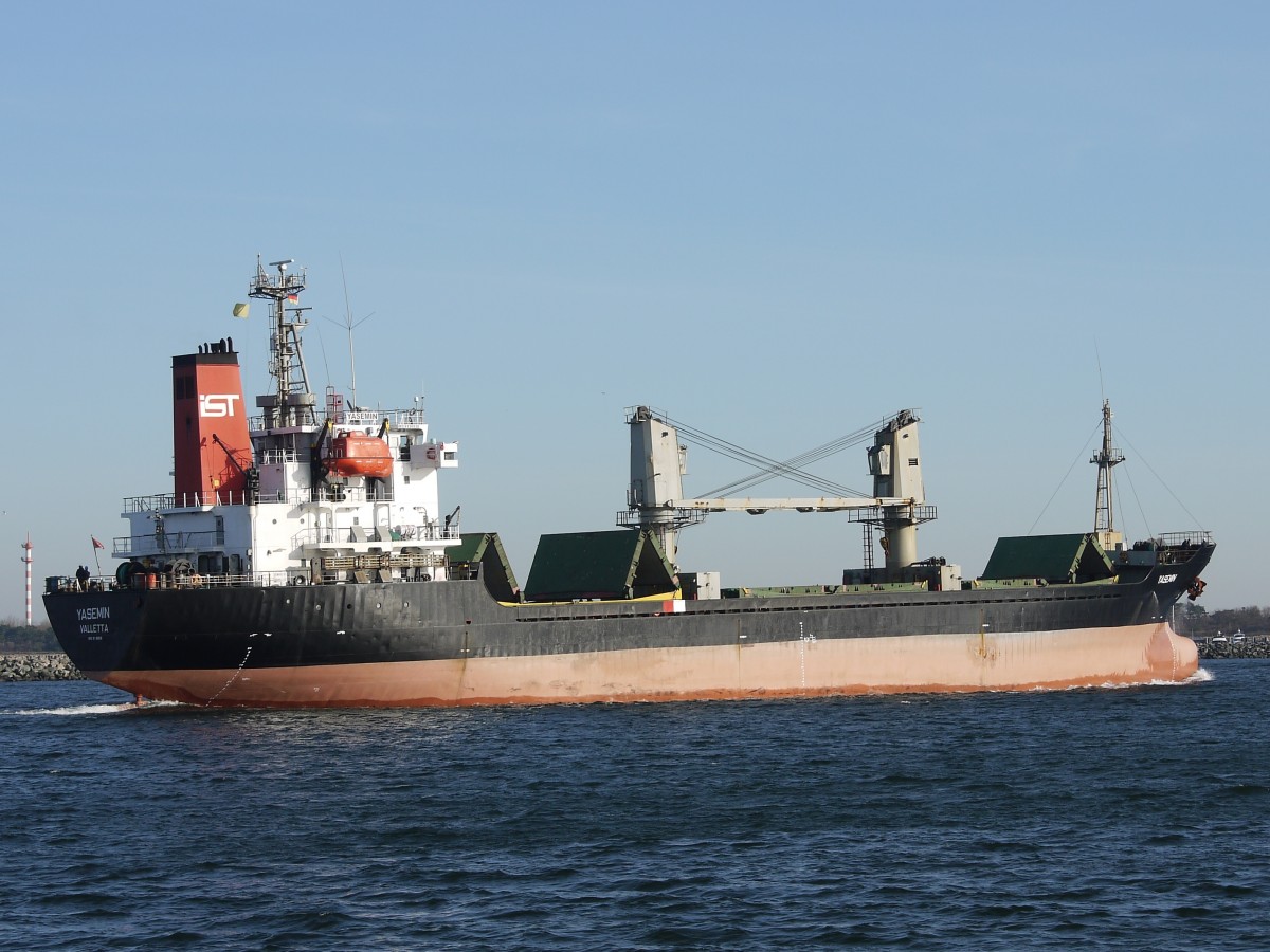 Stückgutschiff YASEMIN, Valetta (Malta) IMO 9136838 einlaufend Rostock-Warnemünde; 24.02.2014
