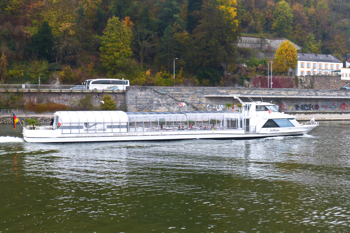 Sunliner von Wurm & Köck auf der Donau in Passau am 21.10.2017
