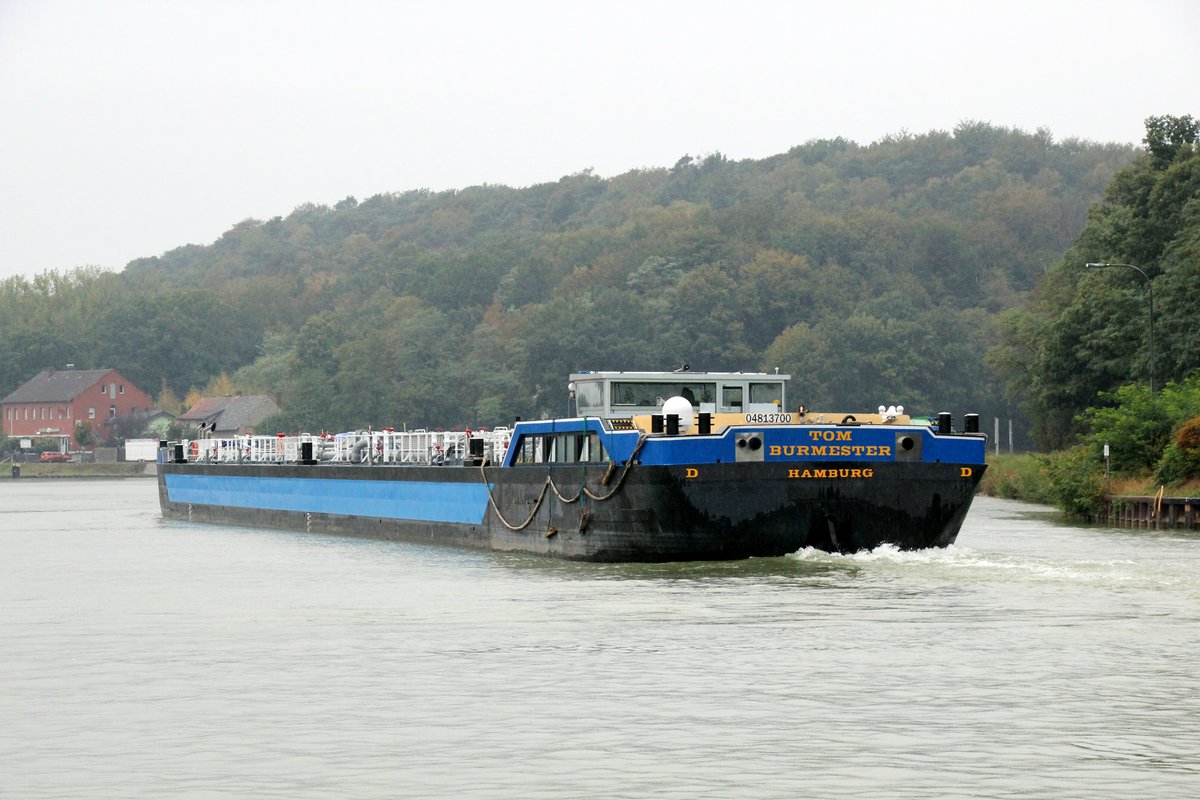 Sunrise-TMS TOM BURMESTER (04813700 , 85 x 9,60m) am 28.09.2020 im Nassen Dreieck / DORTMUND-EMS-KANAL auf Talfahrt. Das TMS bog nach Steuerbord in den MITTELLANDKANAL zu Berg ab.