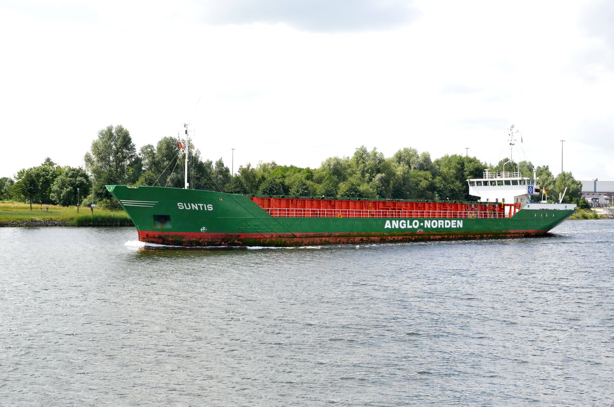 SUNTIS Frachtschiff, Container: 48 TEU,IMO:8513314,Baujahr:1985,Länge: 82.48 m,Breite: 11.30 m, auf dem NOC Richtung Kiel. An der Rendsburger Eisenbahn Brücke am 01.07.2020.
