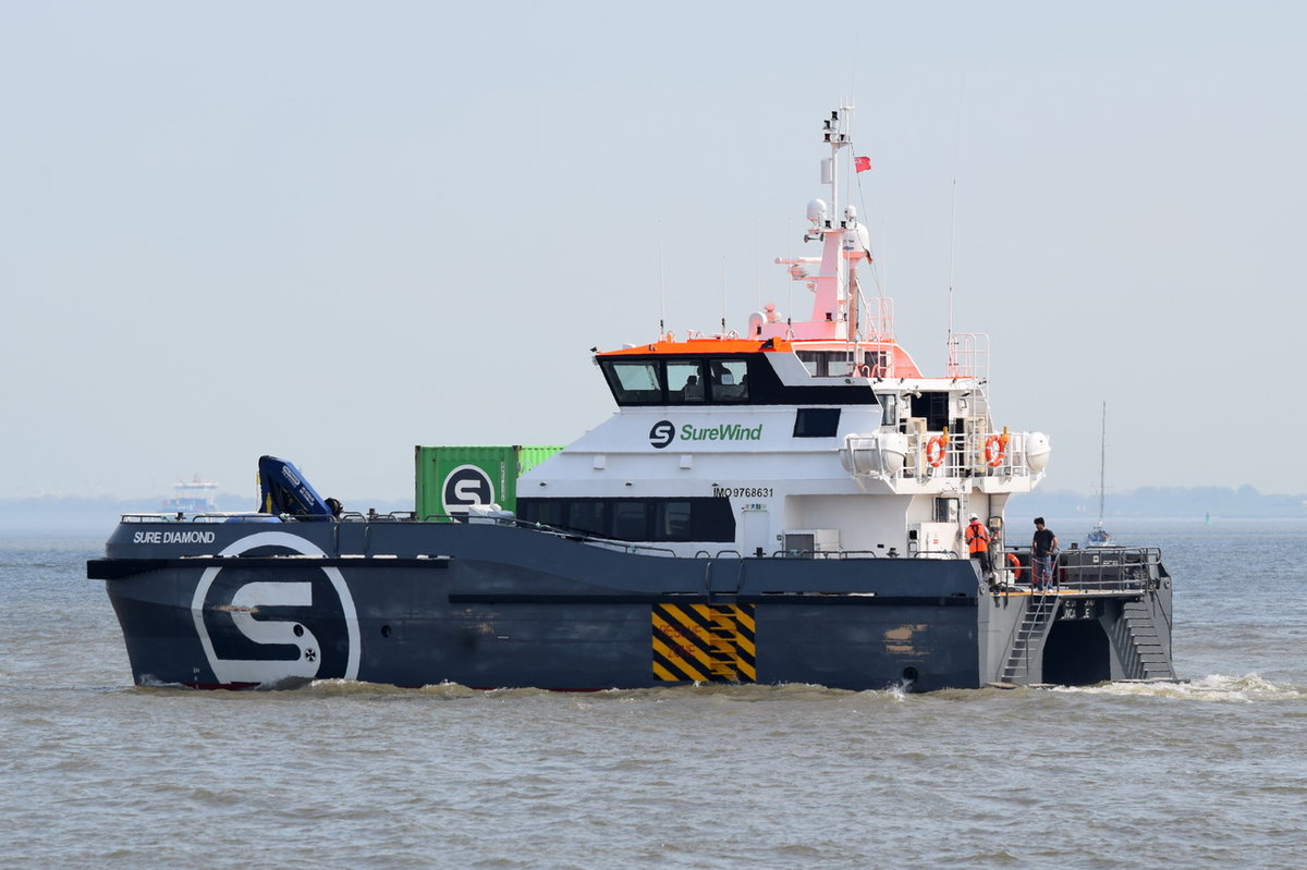 SURE DIAMOND , Offshore Supply Ship , IMO 9768631 , Baujahr 2015 , 26 × 9m , 17.05.2017  Cuxhaven