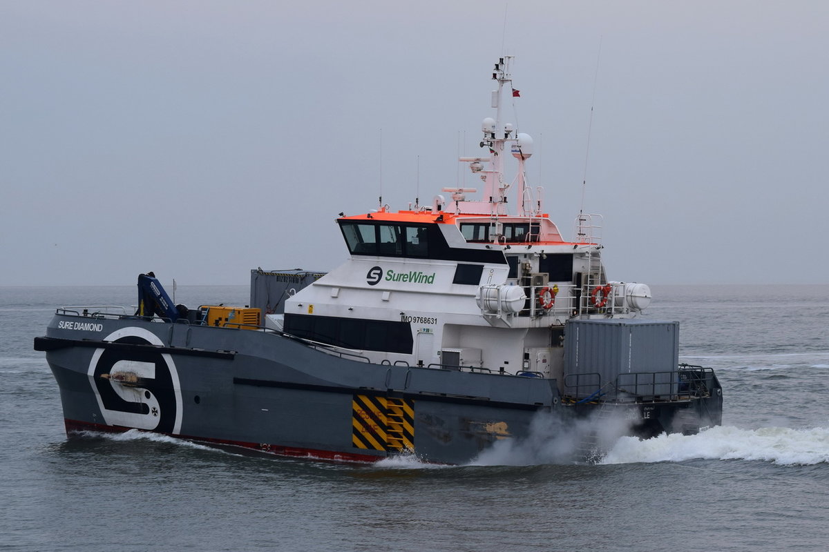 SURE DIAMOND , Versorgungsschff , IMO 9768631 , Baujahr 2015 , 26 × 9m , Cuxhaven , 19.12.2018