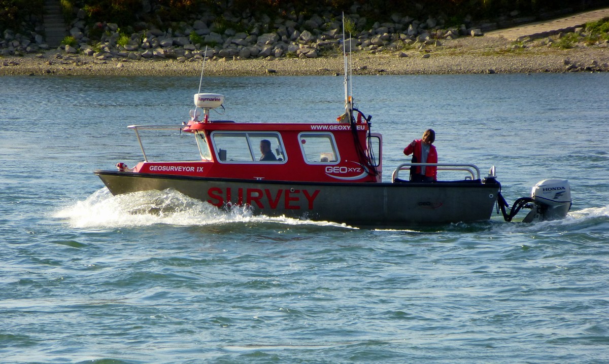  SURVEY , Forschungs-und Vermessungsboot auf dem Rhein bei Plittersdorf, Sept.2015