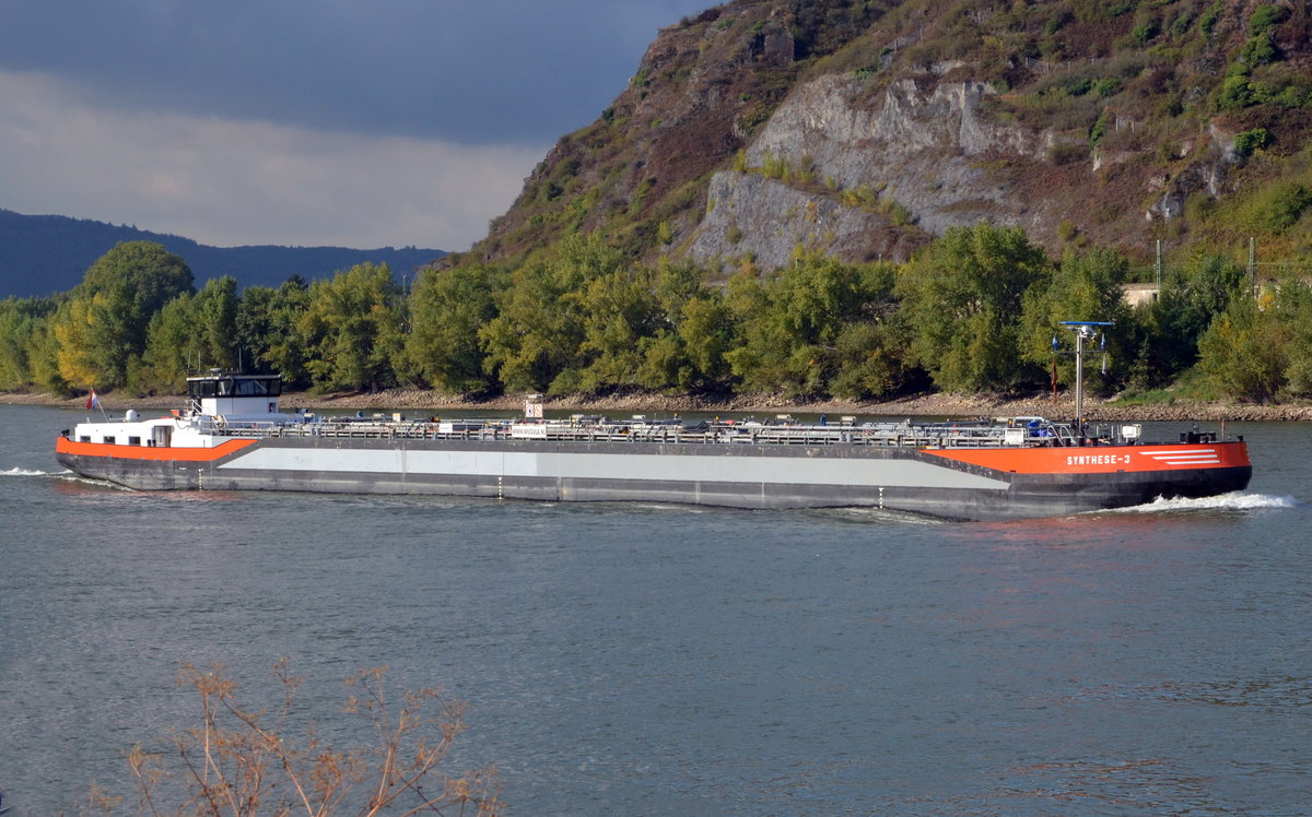 Synthese  3  Tankschiff auf dem Rhein Heimathafen: Druten, zu bergfahrend am 03.10.16, bei Andernach.