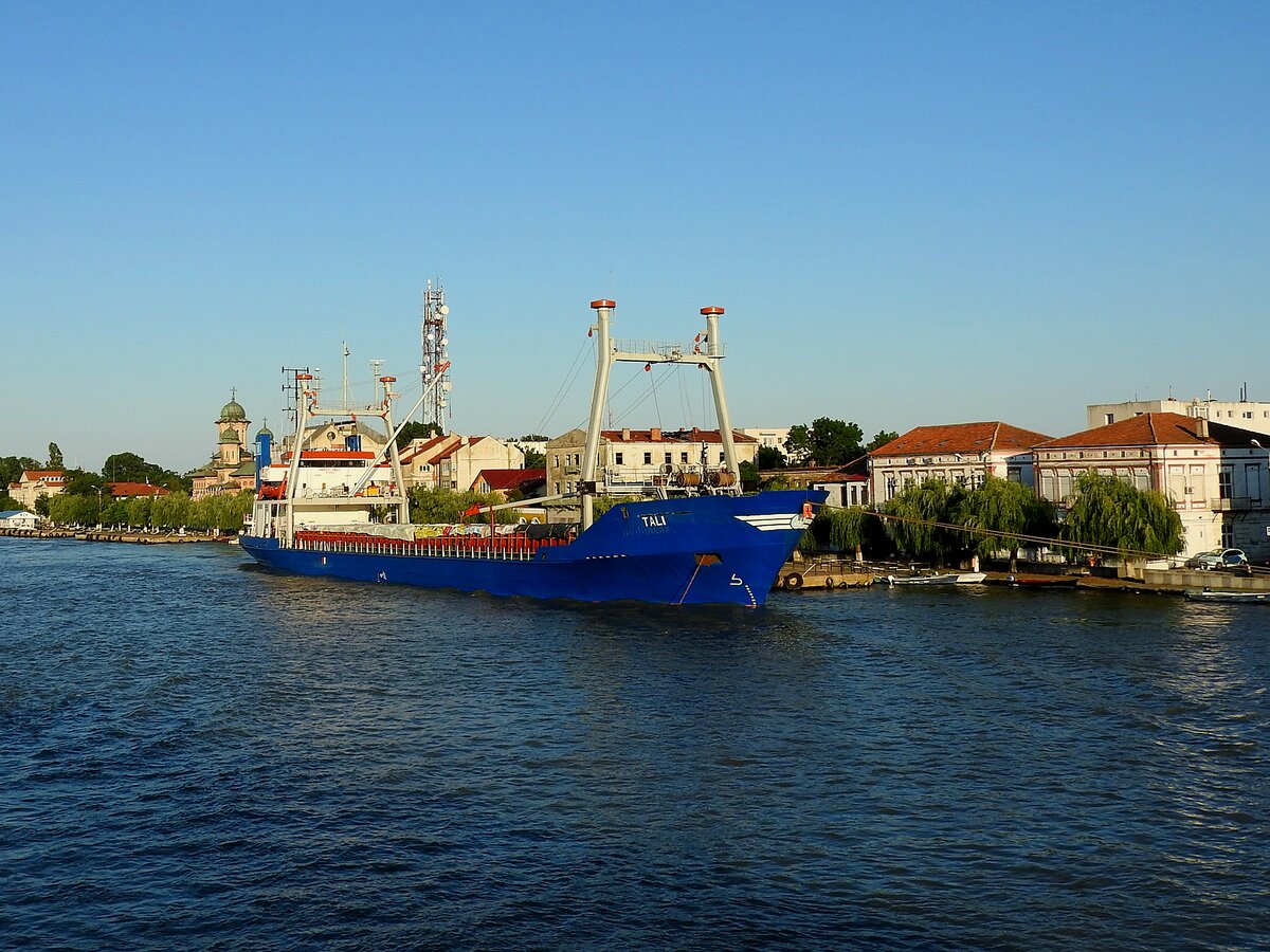 TALI (IMO:8116180; L=95, B=16m; DWT3960To; Bj.1983) hat im Hafen von Sulina, unweit vom Stromkilometer 0, bzw. Mündung der Donau ins Schwarze Meer festgemacht; 230704