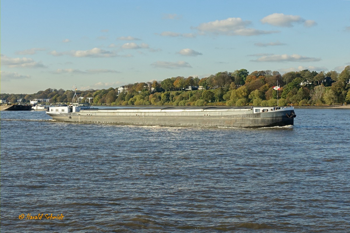 TANJA (ENI 04603230) am 30.10.2019, Hamburg einlaufend, Elbe Höhe Finkenwerder / 
Ex-Namen: BREMER ROLAND (bis 2014), ERSHEIM (bis 1974), CEYLON (bis 1964) /
GMS / Lüa 79,96 m, B 9,2 m, Tg 2,64 m / 1 Diesel, 588 kW (900 PS) / Tonnage: 1210 t / gebaut: 1928 bei Scheepswerf de Haan & Oerlemans, Heusden, Niederlande / Flagge: D, Heimathafen: Hamburg /
