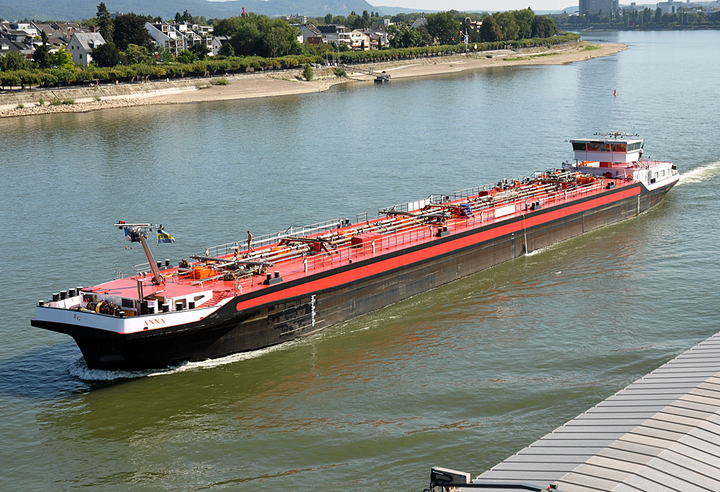 Tanker  Anna  auf dem Rhein in Bonn - 04.09.2013